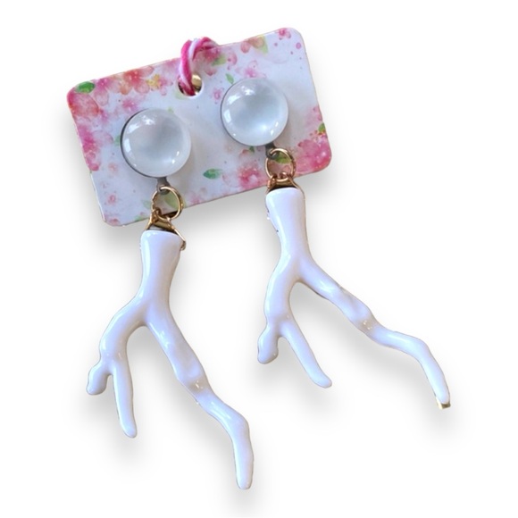 NWT Acrylic Coral Dangle Earrings - Red / Coral / White - Picture 3 of 13